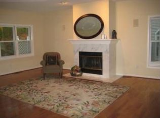 127 Edgewood Ct, Wayzata, MN 55391