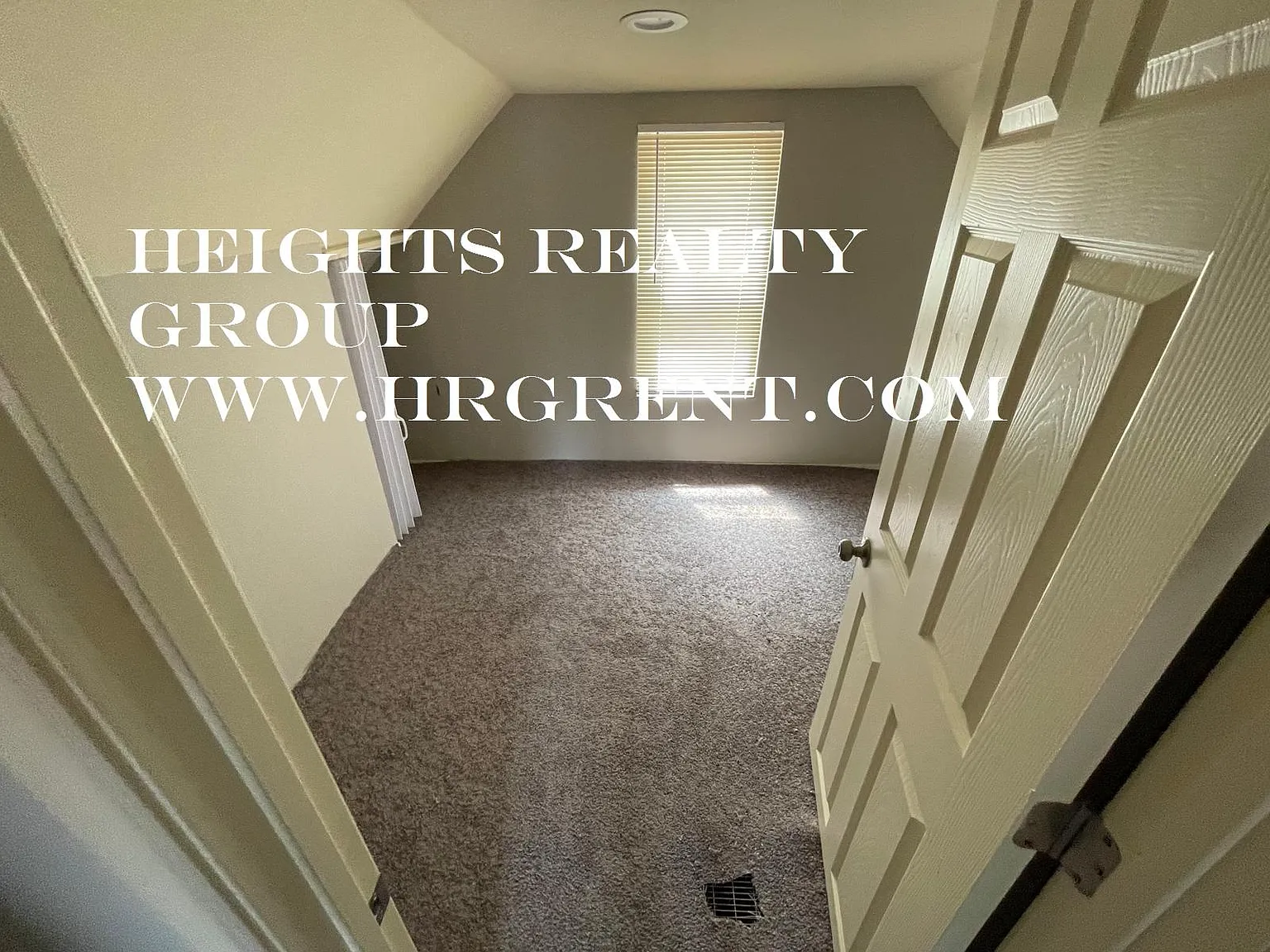 3 bed, 1000 sqft, $1,499 — Photo 2