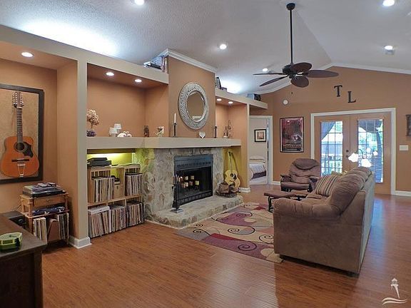 4th image of 2306 W Oak Island Dr