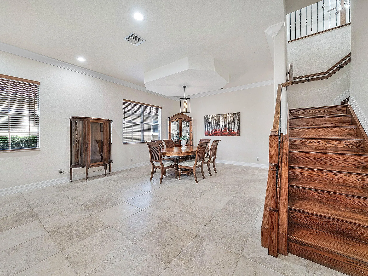 5 bed, 3.5 bath, 3039 sqft, $6,000 — Photo 3