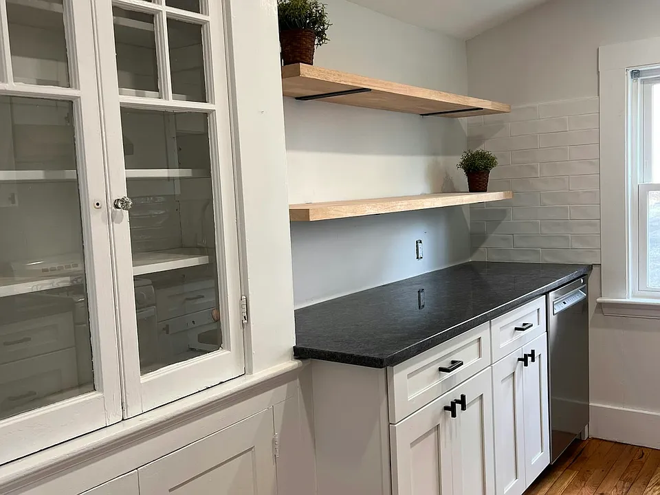 Kitchen (left side)