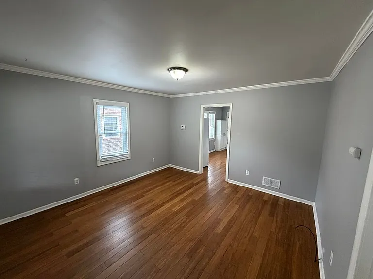 339 E Maplehurst St — Photo 2
