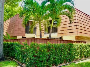 627 Buttonwood Ln, Boynton Beach, FL 33436