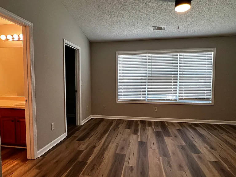 1000 Maple Valley Ct — Photo 7