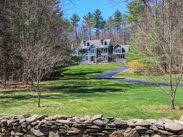 515 Old Dunstable Rd, Groton, MA 01450