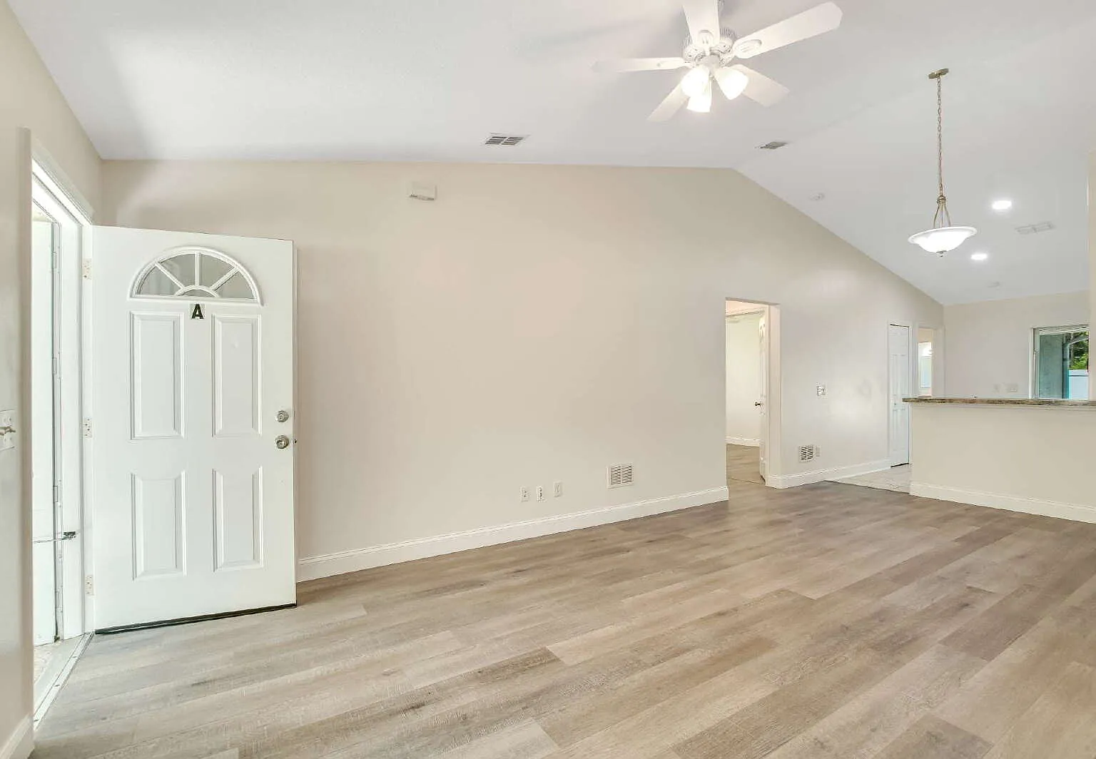 3 bed, 2.0 bath, 1184 sqft, $1,750 — Photo 2