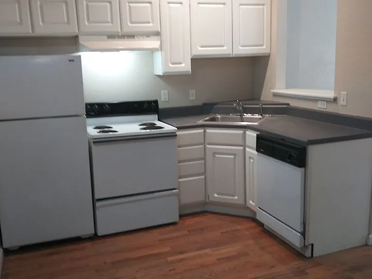 1425 N Washington St #305 — Photo 3