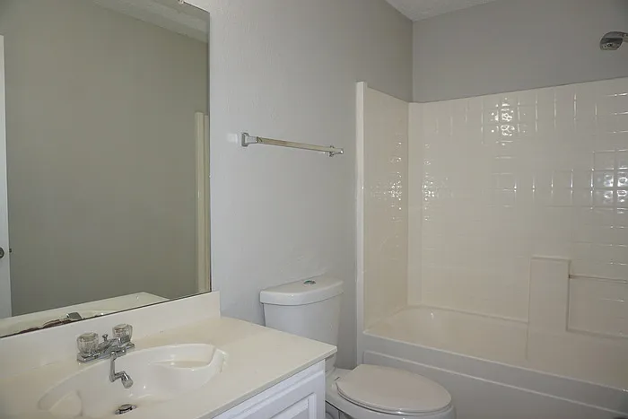 2425 Kelton St — Photo 13