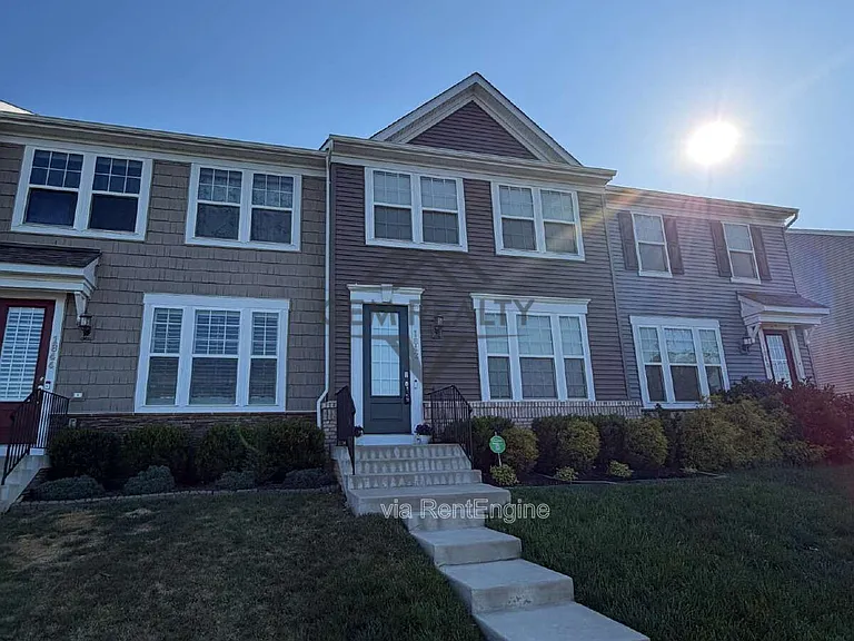 1842 Briscoe Ln — Photo 3