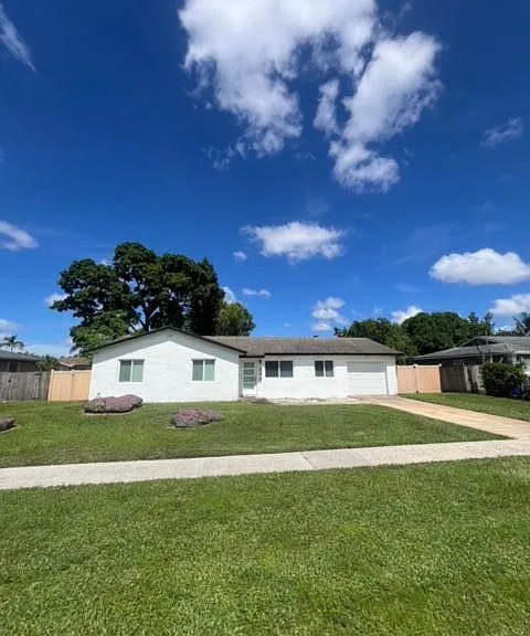 846 Croton Dr — Photo 3