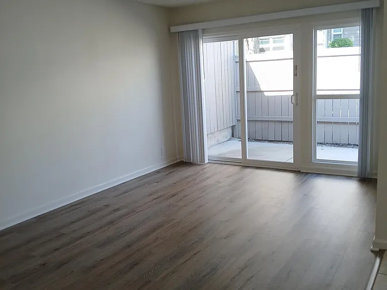 Eastbluff Townhomes — Photo 17