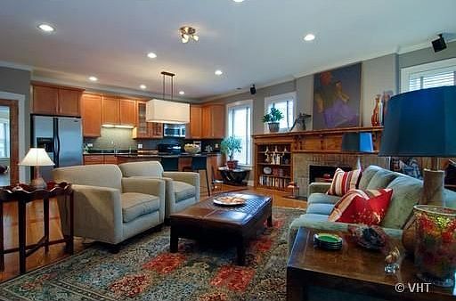 2nd image of 939 W Sunnyside Ave APT 1