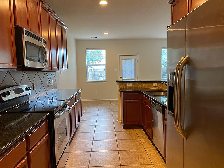 6407 Densberry Ln — Photo 10