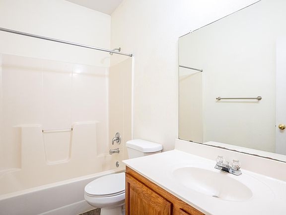4th image of 2900 Drake Ct