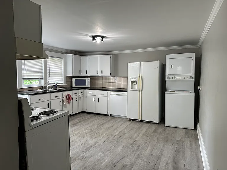 1348 Brookwood Dr — Photo 5