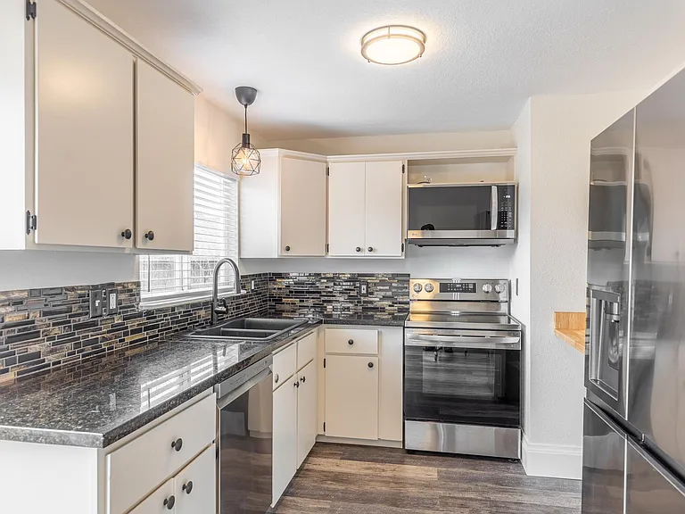 1144 SE 85th Ave — Photo 9