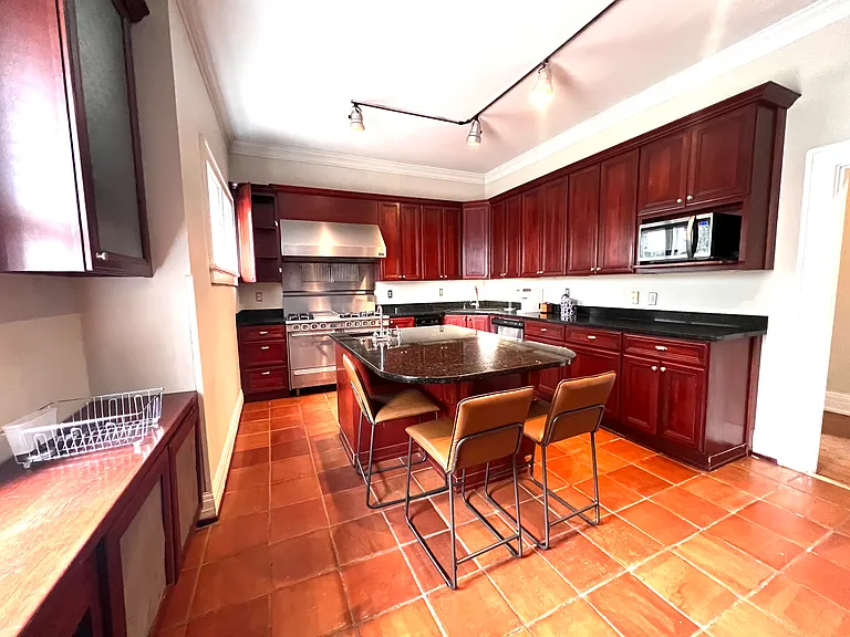 4211 Fort Ave — Photo 11