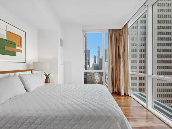 60 East 55th Street image 3 of 10