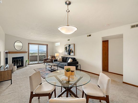 5th image of 79 Rockridge Dr