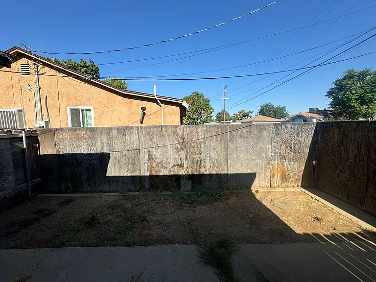 1018 Wilson Ave — Photo 6