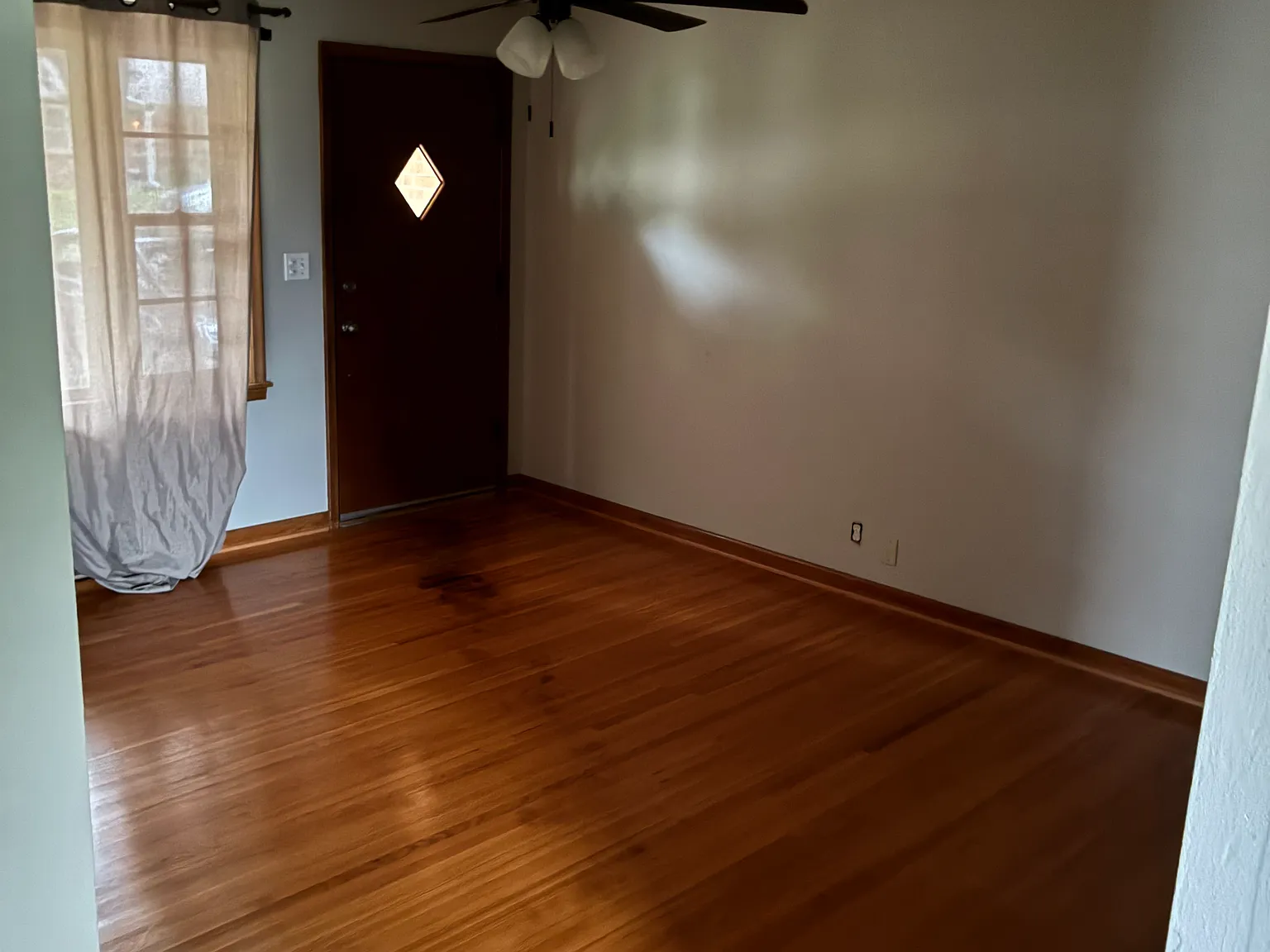 3 bed, 995 sqft, $1,300 — Photo 4
