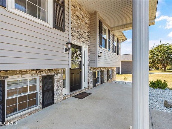 3rd image of 1116 Spanish Oak Dr