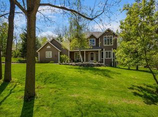 W274N1863 Oak Spring Ct, Pewaukee, WI 53072