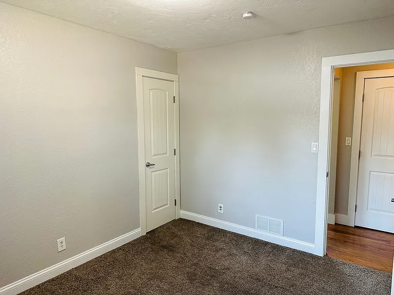 2038 Lewis Ave — Photo 18