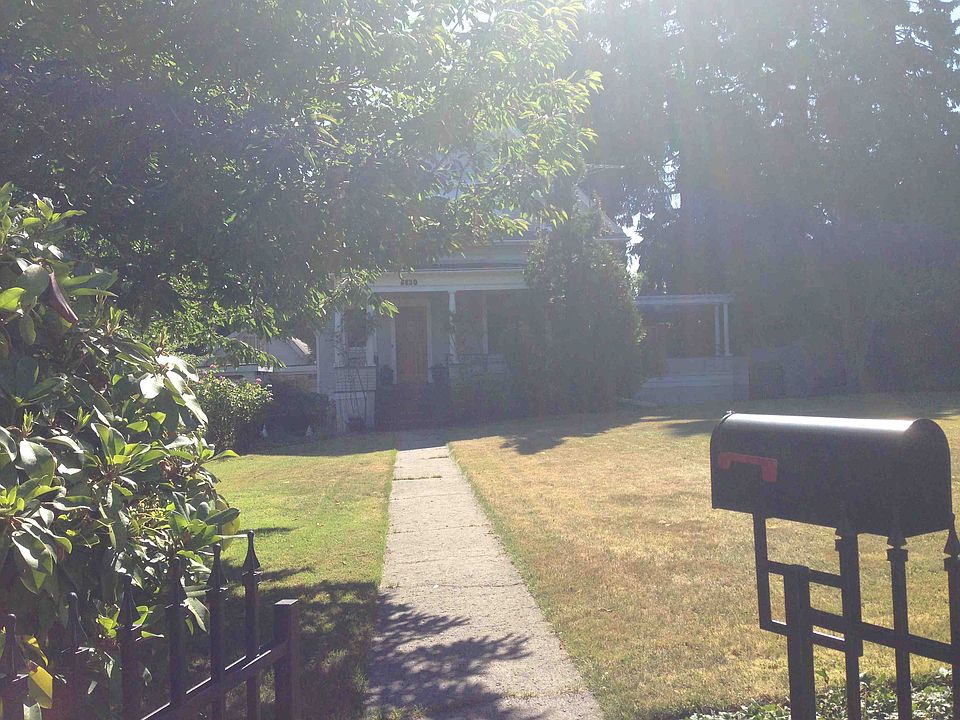 2nd image of 6830 Ravenna Ave NE