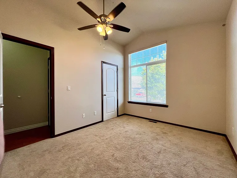 7704 W Washington Ave — Photo 20