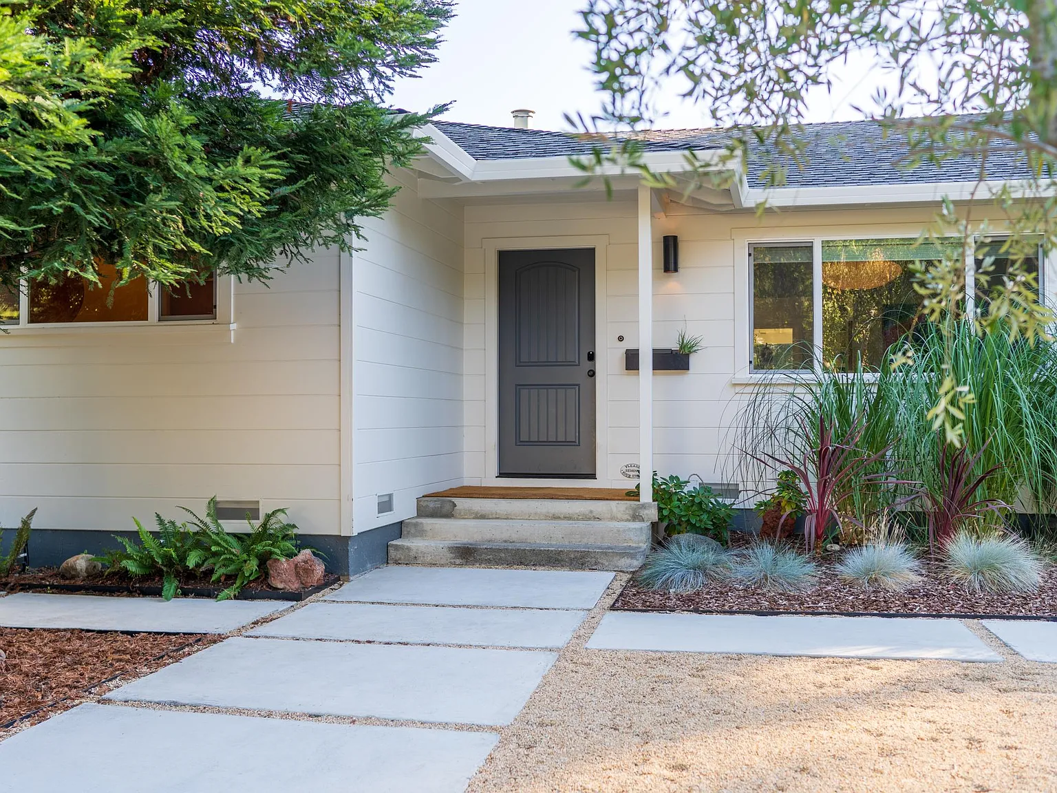 1729 Reynard Ln — Photo 2