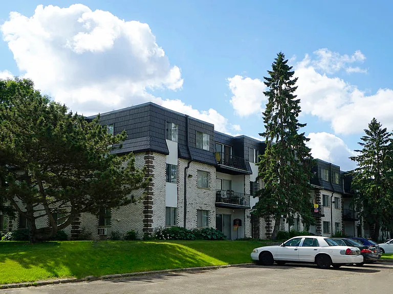 Bellows Court — Photo 7