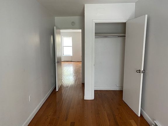 4th image of 222 E 53rd St #2B