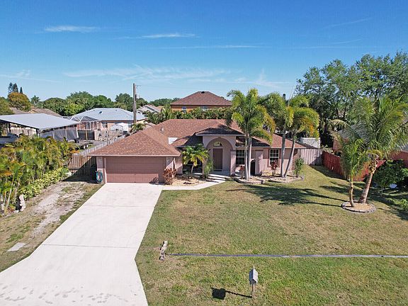 2nd image of 571 SW Baoy Avenue