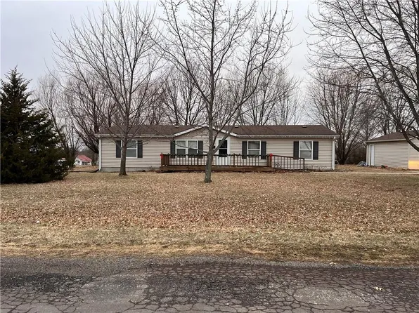 211 2nd Ave, Pattonsburg, MO 64670