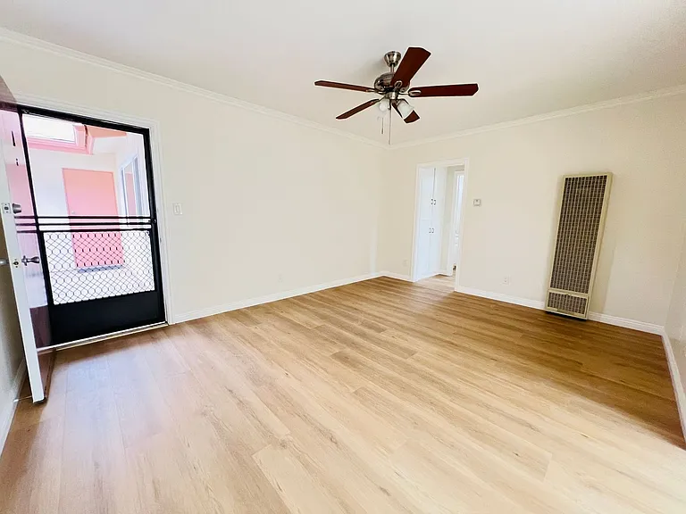 905 S Cabrillo Ave — Photo 2