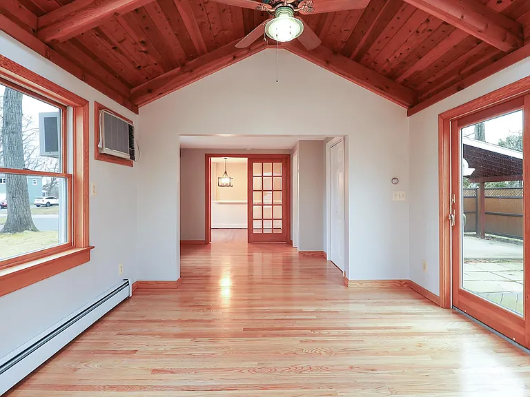 142 Elmwood Ave — Photo 13