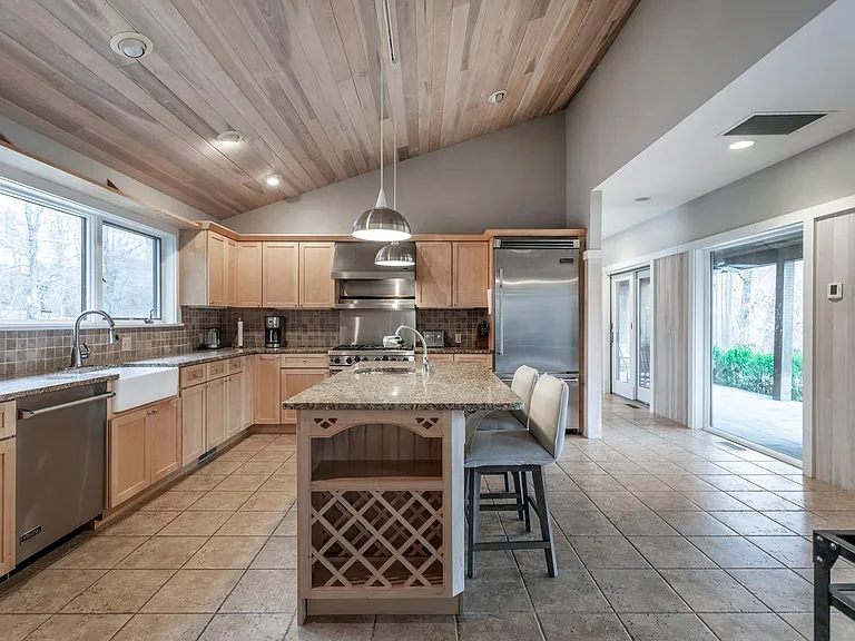 8 River Bend Ln — Photo 41