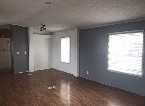 1st image of 392 Van Buren Cir
