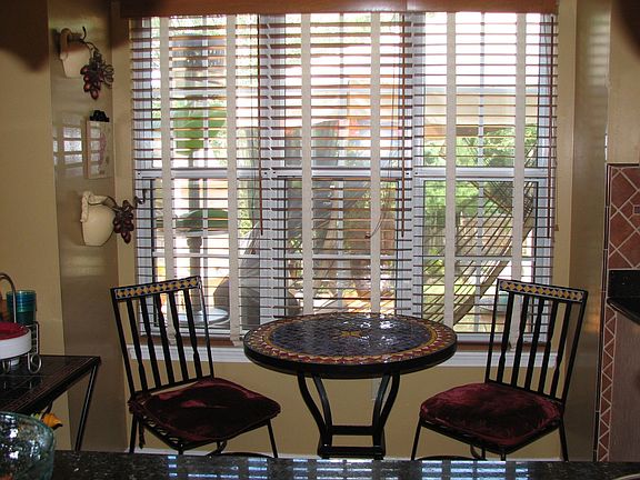 Kitchen-breakfast nook