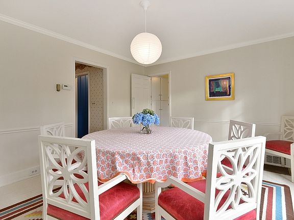 5th image of 24 Ervilla Dr