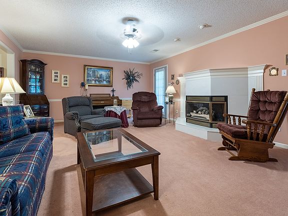 5th image of 221 Catalpa Dr