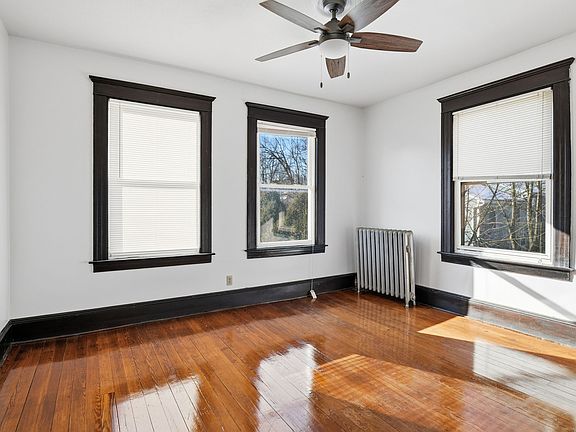 3rd image of 44 Bardwell St #3L