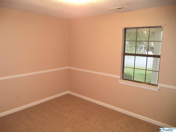 5th image of 108 Scarborough Cir