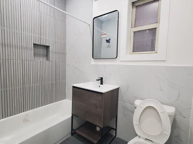 381 Danforth Ave #3 — Photo 4