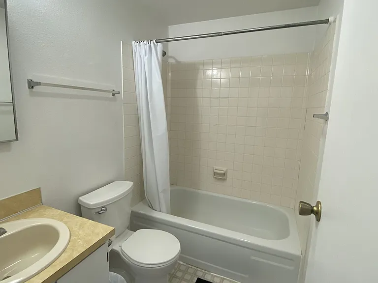 1422 9th West Ave #C — Photo 6