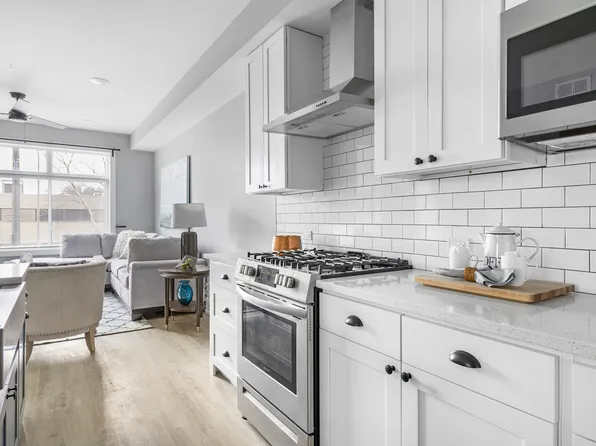 BOUTIQUE FLATS, 504 Lyman Ave #2B-2Ba-1095Sqft, Oak Park, IL 60304