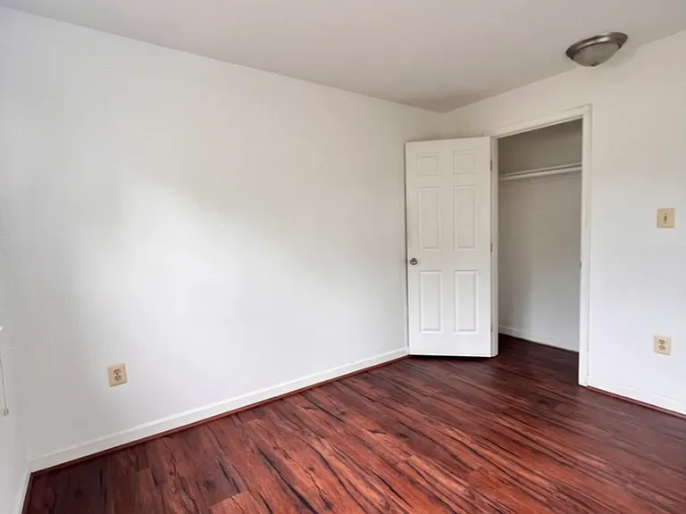 1048 45th St NE — Photo 2