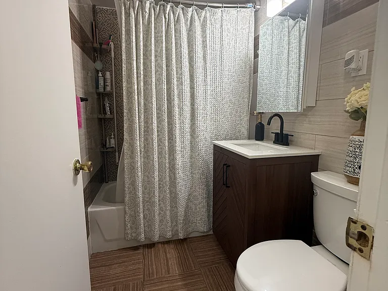 568 Hart St #1 — Photo 4