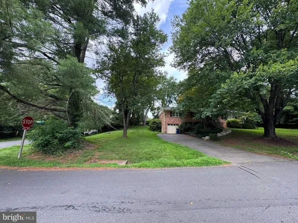9908 Minburn St, Great Falls, VA 22066